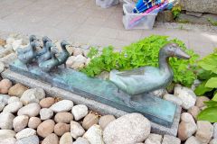 Agder - Lindesnes - Mandal - Skulptur - And med unger (Skule Waksvik)
