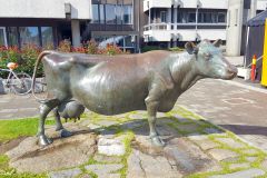 Agder - Lyngdal - Sentrum - Skulptur - Lyngdalskua