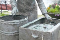 Møre og Romsdal - Ålesund - Skulptur - Sildekona (Tore Bjørn Skjølsvik, 1991)