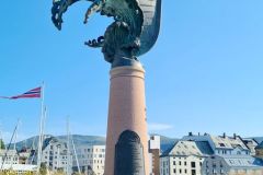 Møre og Romsdal - Ålesund - Skateflukaia - Skulptur - Englandsfarten (Olav Stavseng, 1995)
