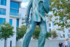 Møre og Romsdal - Ålesund - Skulptur - Hundevakta (Arne Martin Hansen, 2000)