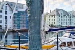 Møre og Romsdal - Ålesund - Skulptur - Byvandreren (Olaf Leon Roald, 2013)