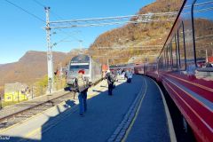 Sogn og Fjordane - Aurland - Myrdal stasjon - Flåmsbana til venstre, Bergensbanen til høyre