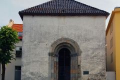 Hordaland - Bergen - Nonneseter kloster - Forhall til kirken