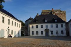 Hordaland - Bergen - Bergenhus festning - Slottsgården og Rosenkrantztårnet bakerst