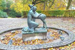Hordaland - Bergen - Nygårdsparken - Skulptur Jomfruen og enhjørningen, av Emanuel Vigeland.