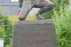 Troms og Finnmark - Berlevåg - Sentrum - Skulptur - Minne over de som ble henrettet under krigen (Ukjent kunstner)