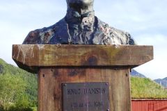 Nordland - Bodø - Kjerringøy handelssted - Skulptur - Knut Hamsun (Tore Bjørn Skjølsvik, 1985)