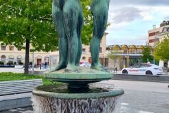 Buskerud - Drammen - Strømsø torg - Skulptur - De tre bydeler (Per Hurum, 1952)