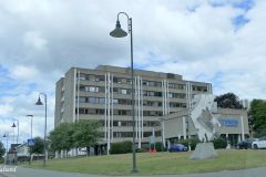 Buskerud - Drammen - Fylkeshuset - Skulptur - Nordavind (Arnold Haukeland, 1982)
