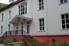 Akershus - Eidsvoll - Eidsvollsbygningen - Hageutgangen på baksiden