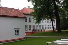 Akershus - Eidsvoll - Eidsvollsbygningen bak, Søndre paviljong i forkant