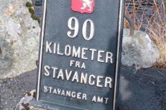 Rogaland - Eigersund - Helleland - Svalestad steinbro - Milestein, 90 km fra Stavanger