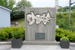 Rogaland - Eigersund - Egersund stasjon - Monument over Jernbanearbeidere (Hugo Wathne, 1978)