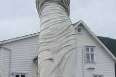 Vestland - Etne - Torget - Skulptur - Marmortorso (Marton Varo)