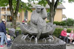 Akershus - Frogn - Drøbak - Torget - Skulptur - Fiskeren (Arne Vinje Gunnerud, 1956)