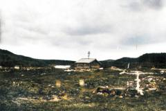 St. Georgs kapell i Neiden, Sør-Varanger, Finnmark. Skal være bygget i 1565 av Trifon. Den Hellige Trifon, kirkefar, helgen og misjonær fra Petchenga i Russland. Foto ca. 1900.