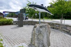 Møre og Romsdal - Gjemnes - Gjemnessundbrua - Skulptur - Nisen - Kunstner: Ingebrikt Bøvra