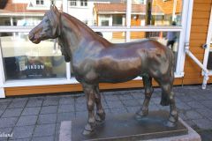 Agder - Grimstad - Sentrum - Hestetorvet - Kulturhuset - Skulptur - Hest (Oddmund Raudberget)