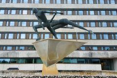 Innlandet - Hamar - Skulptur foran Fylkeskommunen