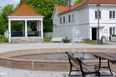 Buskerud - Kongsberg - Kirketorget - Musikkpaviljongen og Bergskrivergården (Naufgården)
