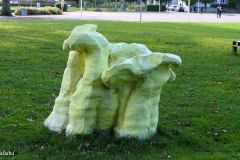 Agder - Kristiansand - Tresse - Barnas Rutpluks skulptur - Gul frosk / Sort hule (Lone Eikeland og Jo R Abusland)