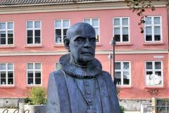 Agder - Kristiansand - Skulptur - Biskop James Maroni (Ingemund Berulvson)