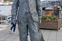 Møre og Romsdal - Kristiansund - Kirklandet - Piren - Skulptur - Sildegutten (Tore Bjørn Skjølsvik, 2010)