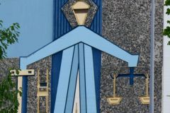 Møre og Romsdal - Kristiansund - Kirklandet - Tinghuset - Kunstverk - Fru Justitia (Aud Volckmar, 1968)