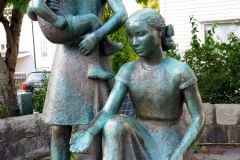 Rogaland - Stavanger - Skulptur - Barn med fugler, i Avaldsnesgata-Taugata