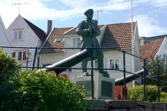 Rogaland - Stavanger - Skulptur - Admiral Thore Horve, Strandkaien med kanoner