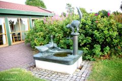 Rogaland - Stavanger - Skulptur - Katt med gjess, Madla bydelshus