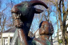 Rogaland - Stavanger - Byparken - Skulptur - Gutten og bukken
