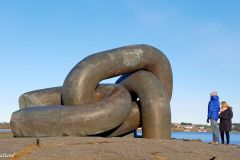 Rogaland - Stavanger - Kvernevik Ring - Skulptur - Brutt lenke (Johannes Block Hellum)