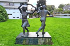 Rogaland - Stavanger - Tasta sykehjem - Skulptur - Leikande menneske (Svein Magnus Håvarstein, 1981)