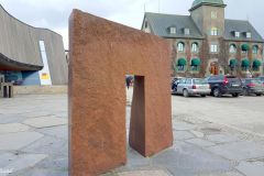 Oppland - Lillehammer - Stortorget - Skulptur - Portal (Bård Breivik)