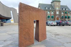 Innlandet - Lillehammer - Stortorget - Skulptur - Portal (Bård Breivik)