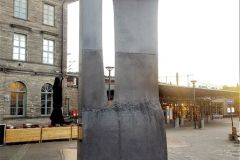 Akershus - Skedsmo - Lillestrøm - Lillestrøm stasjon - Skulptur - Stasjonær tango (Ola Enstad, 1998)