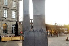 Akershus - Lillestrøm - Lillestrøm stasjon - Skulptur - Stasjonær tango (Ola Enstad, 1998)