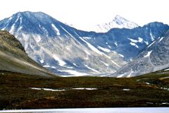Innlandet - Lom - Jotunheimen - Leirvatn mot Uradals- og Hellstugutindene i øst