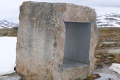 Innlandet - Lom - Sognefjellsvegen - Mefjellet rasteplass - Skulptur - Steinen (Knut Wold)