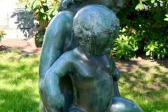 Møre og Romsdal - Molde - Alexandraparken - Skulptur - Mor med liten gutt (Emma Matthiasen, 1963)