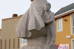 Trøndelag - Vikna - Rørvik - Skulptur - Sjømannens hustru (Harald Wårvik)