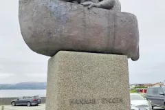 Trøndelag - Ørland - Brekstad - Kultursenteret - Skulptur - Hannah Ryggen-monument (Astrid Dahlsveen, 1994)