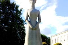 Oslo - Skulptur - Dronning Maud, ved slottet