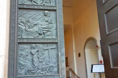 Oslo - Domkirken - Vår Frelsers kirke - Hovedinngangen mot Stortorget