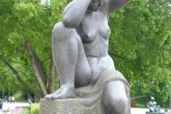 Oslo - Rådhuset - Rådhusplassen - Skulptur - Kvinnefigur (Emil Lie)