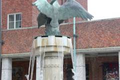 Oslo - Rådhuset - Skulptur - Fontene (Dyre Vaa)