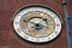 Oslo - Rådhuset - Skulptur - Astronomisk ur
