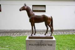 Oslo - Akershus festning - Skulptur - Politihesten Tor